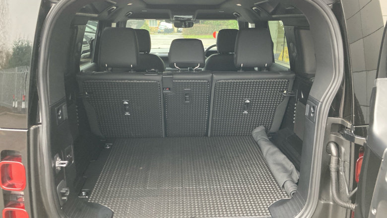 Land Rover Defender 3.0 D250 X-Dynamic HSE 110 5dr Auto Diesel Estate